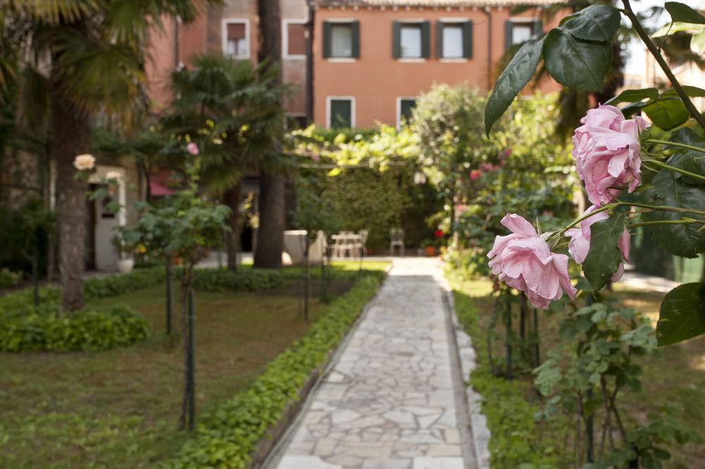 Hotel Gabrielli Venezia - Starhotels Collezione Exterior photo The garden of the villa
