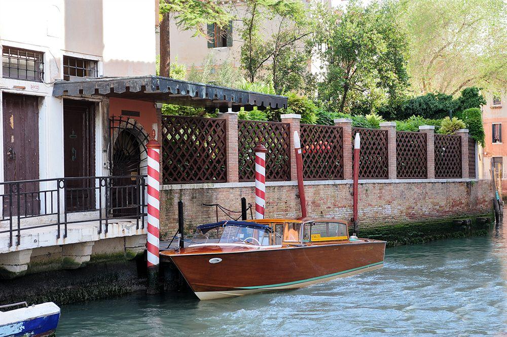 Hotel Gabrielli Venezia - Starhotels Collezione Exterior photo A vaporetto
