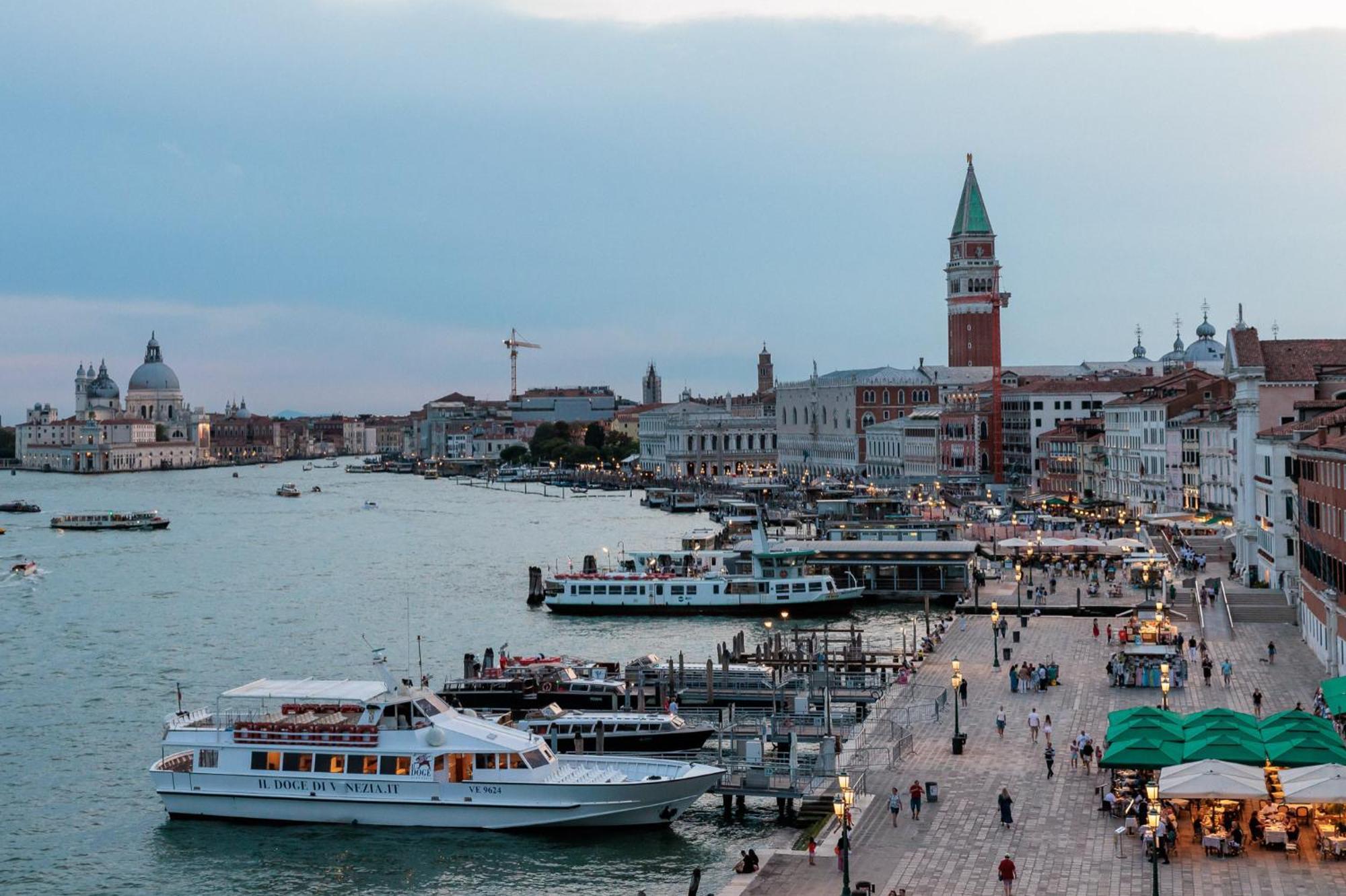 Hotel Gabrielli Venezia - Starhotels Collezione Exterior photo Rialto Bridge