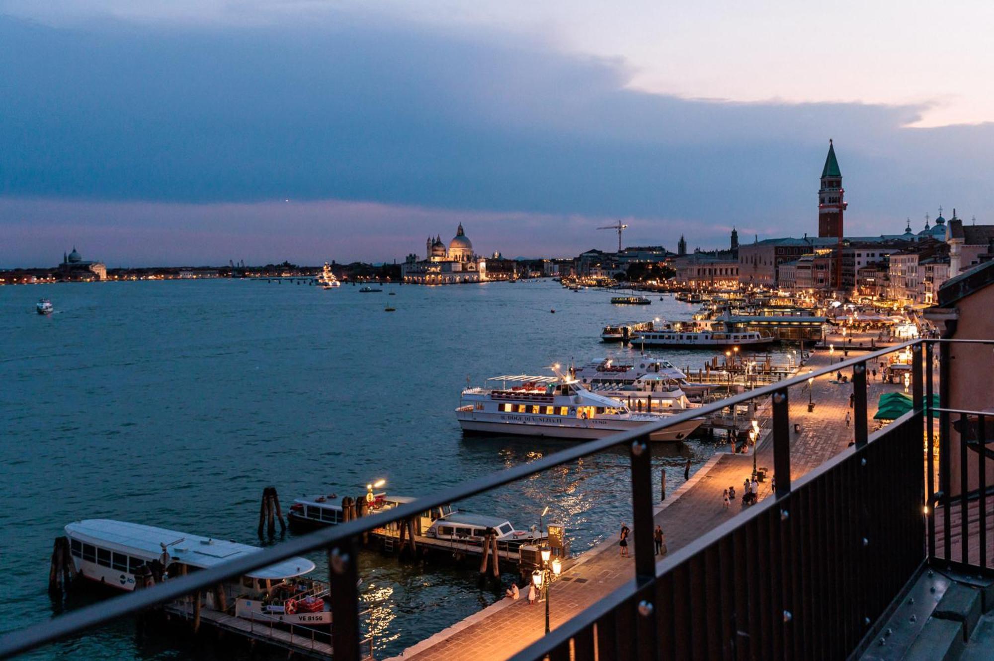 Hotel Gabrielli Venezia - Starhotels Collezione Exterior photo View of Venice from the hotel