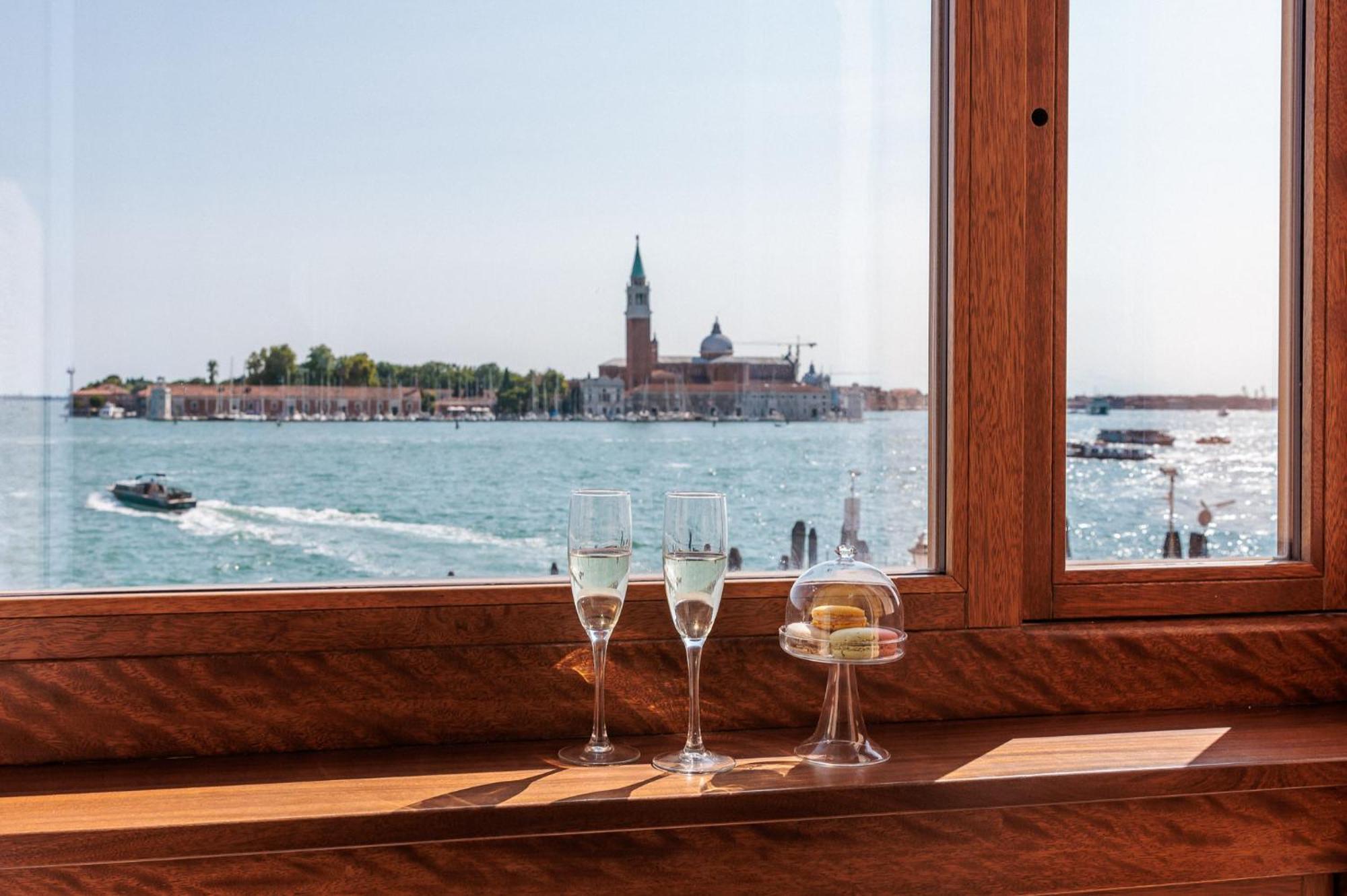 Hotel Gabrielli Venezia - Starhotels Collezione Exterior photo View of the Grand Canal from the hotel