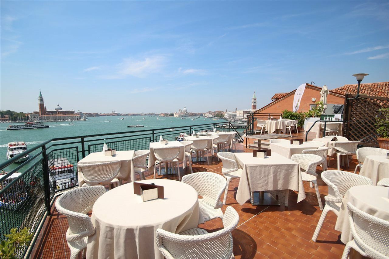 Hotel Gabrielli Venezia - Starhotels Collezione Exterior photo The hotel's rooftop terrace