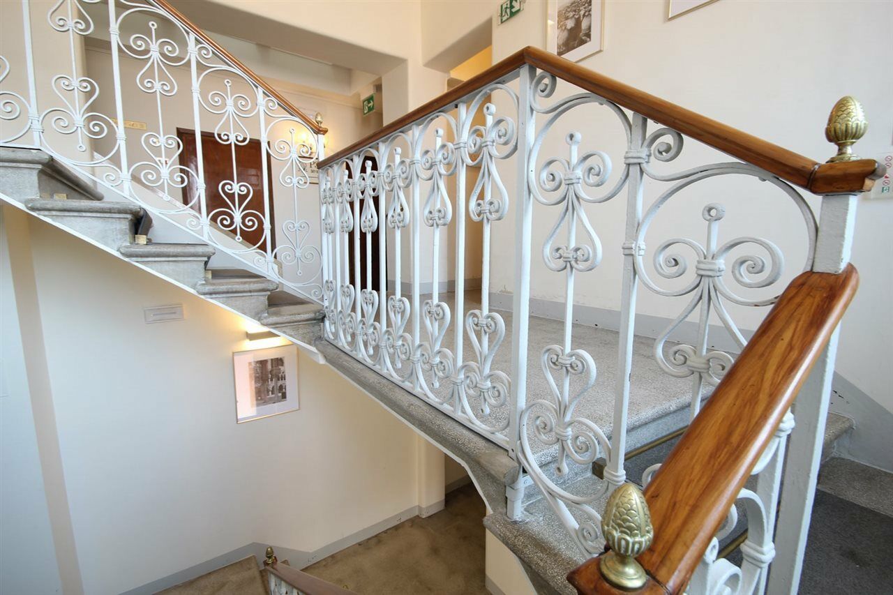Hotel Gabrielli Venezia - Starhotels Collezione Exterior photo A handrail