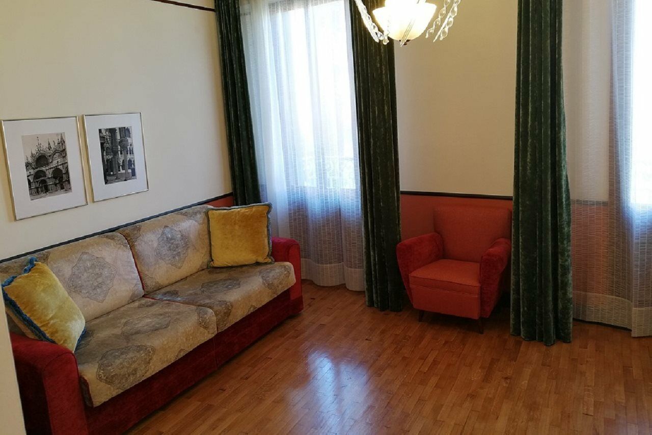 Hotel Gabrielli Venezia - Starhotels Collezione Exterior photo A living room in a typical apartment