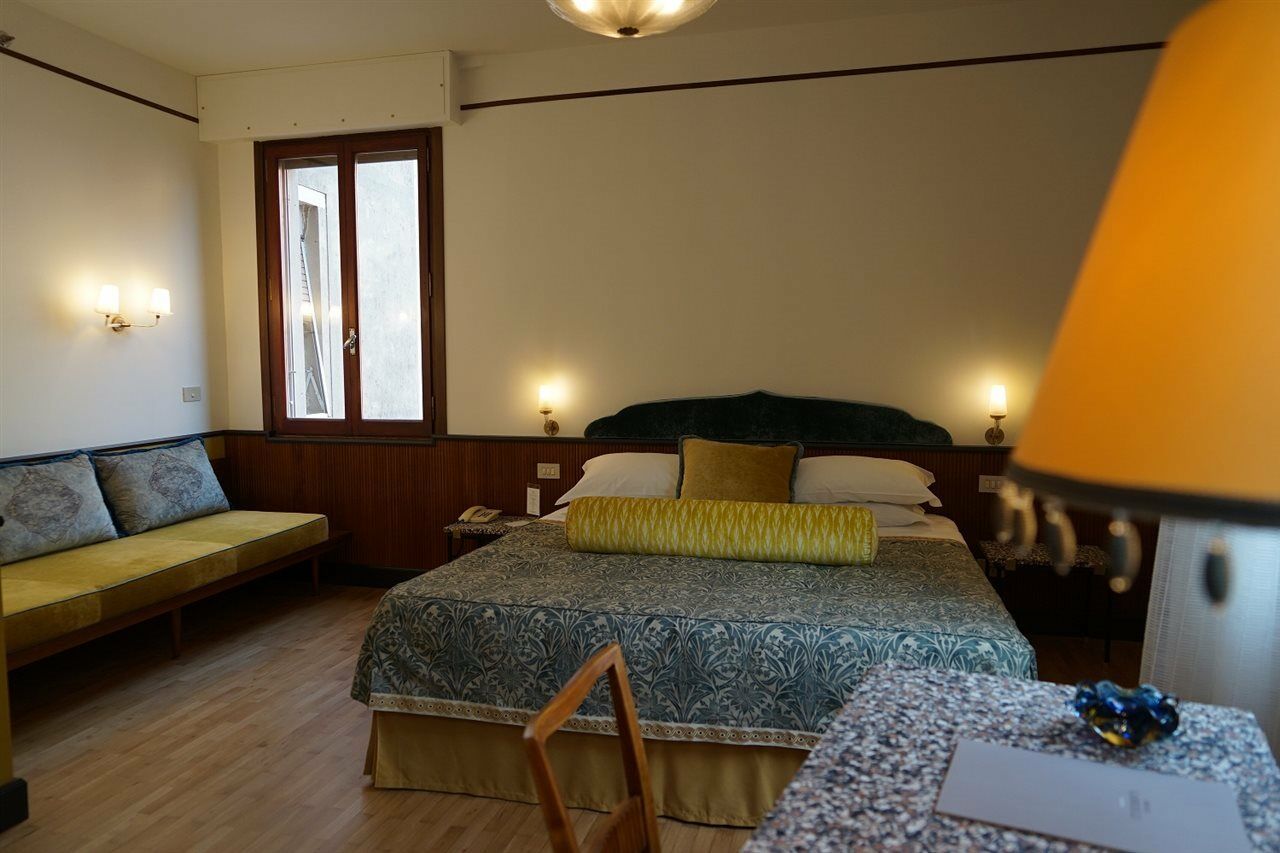 Hotel Gabrielli Venezia - Starhotels Collezione Exterior photo A room at the hotel