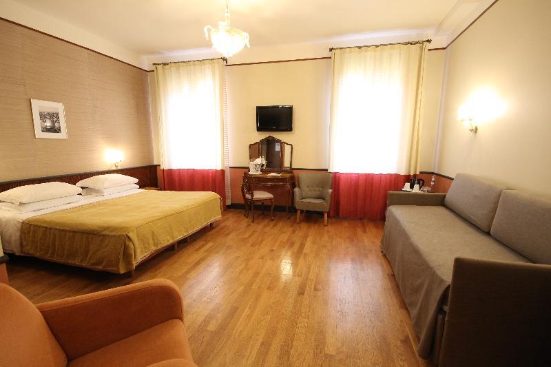 Hotel Gabrielli Venezia - Starhotels Collezione Exterior photo A room at the hotel