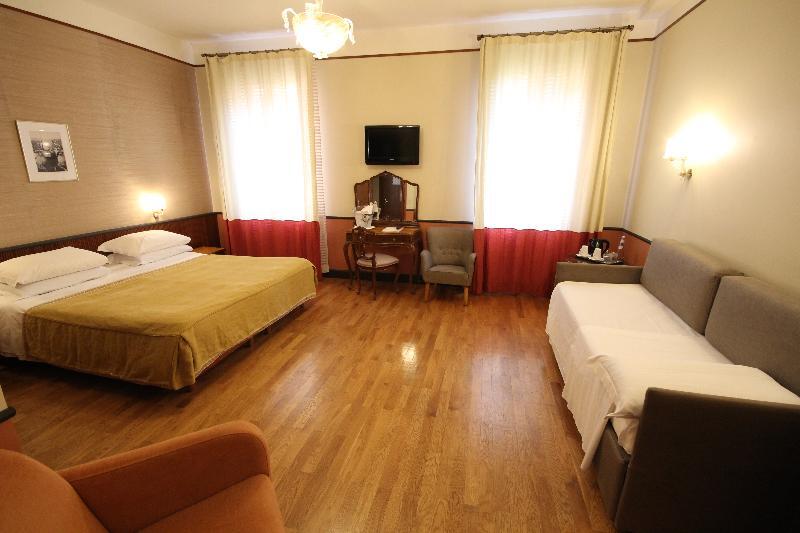 Hotel Gabrielli Venezia - Starhotels Collezione Exterior photo A room at the hotel