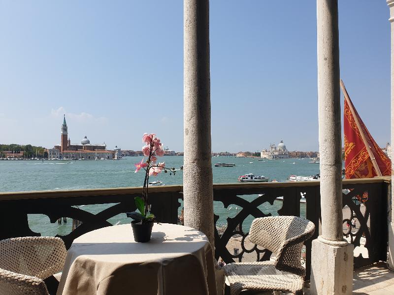Hotel Gabrielli Venezia - Starhotels Collezione Exterior photo View of the Grand Canal from the hotel