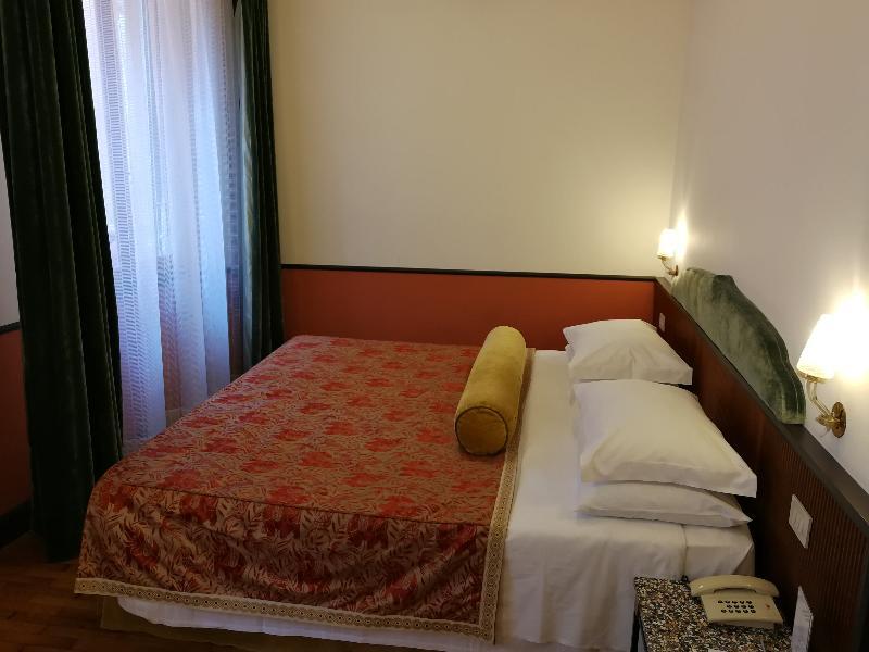 Hotel Gabrielli Venezia - Starhotels Collezione Exterior photo A room at the hotel